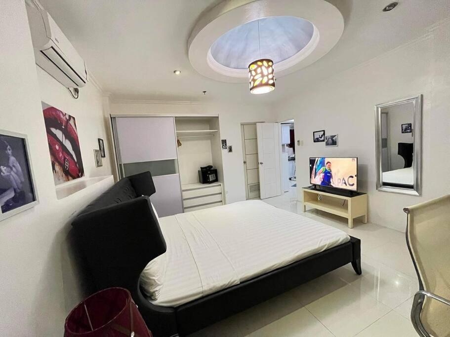 Kandi Big 1 Bedroom King Bed, Free Housekeeping, Wi-Fi Angeles Exteriér fotografie