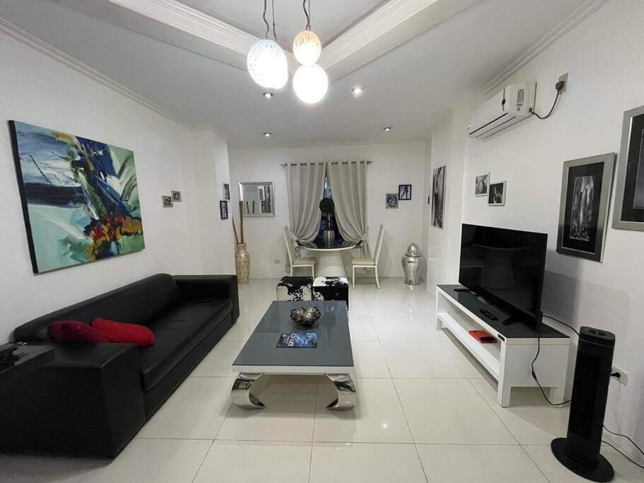 Kandi Big 1 Bedroom King Bed, Free Housekeeping, Wi-Fi Angeles Exteriér fotografie