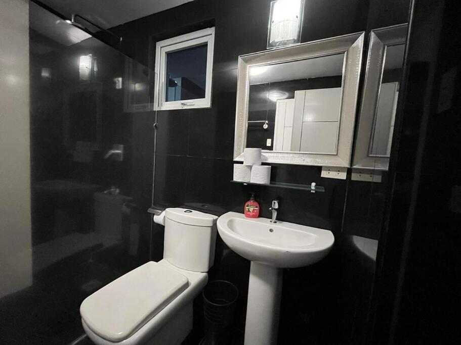 Kandi Big 1 Bedroom King Bed, Free Housekeeping, Wi-Fi Angeles Exteriér fotografie